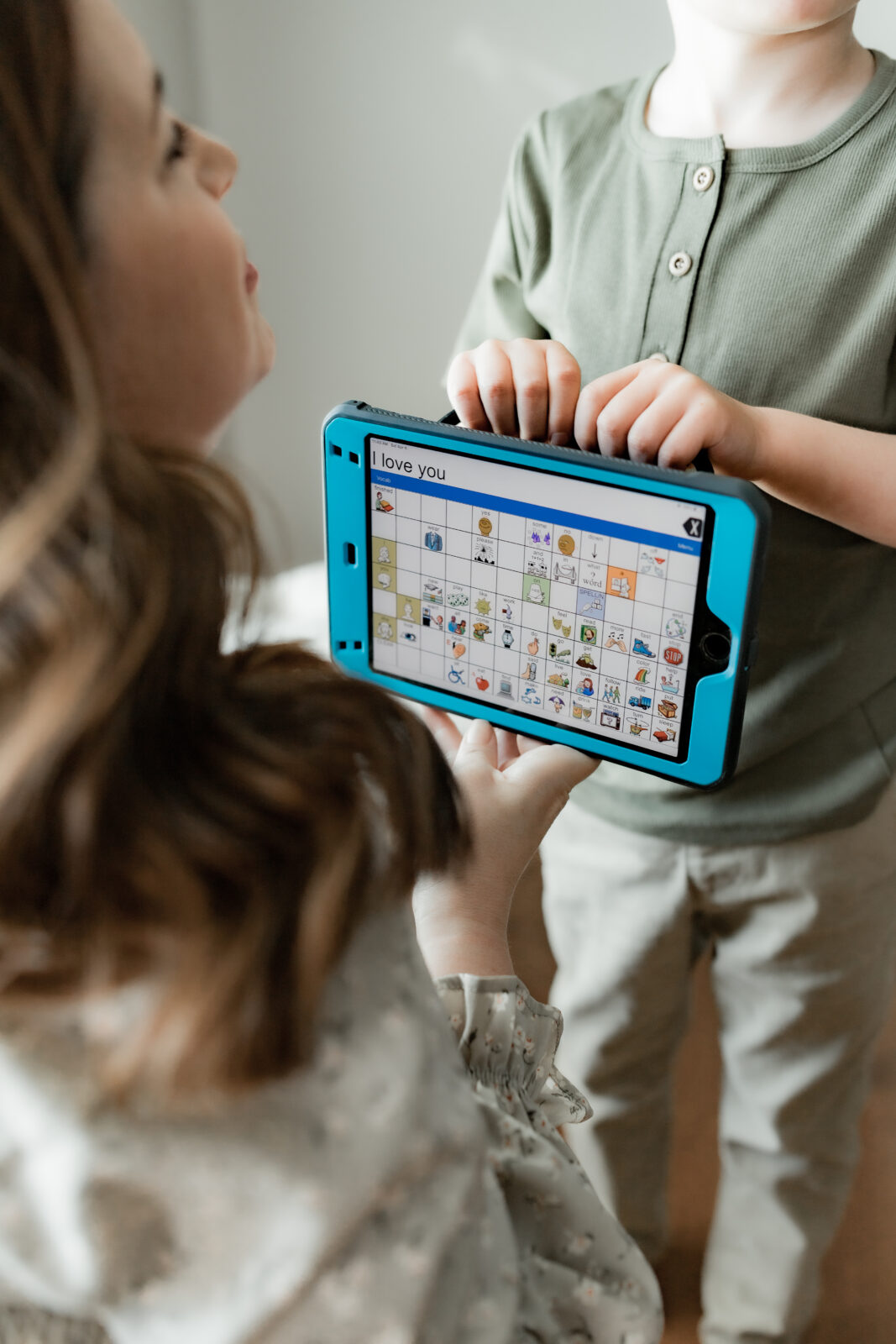 Mackenzie Edwards Photography in Louisville, KY is now a Certified Autism Friendly Business. As a photographer and pediatric speech-language pathologist, Mackenzie creates calm, sensory-aware sessions where every child is celebrated and every family feels supported.